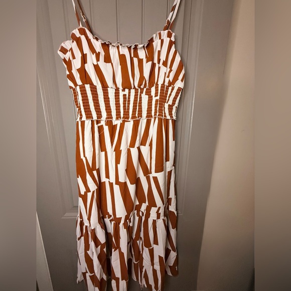 🧡 Fashion Nova Rust and White Patterned Maxi Dress 🧡 - Picture 3 of 5